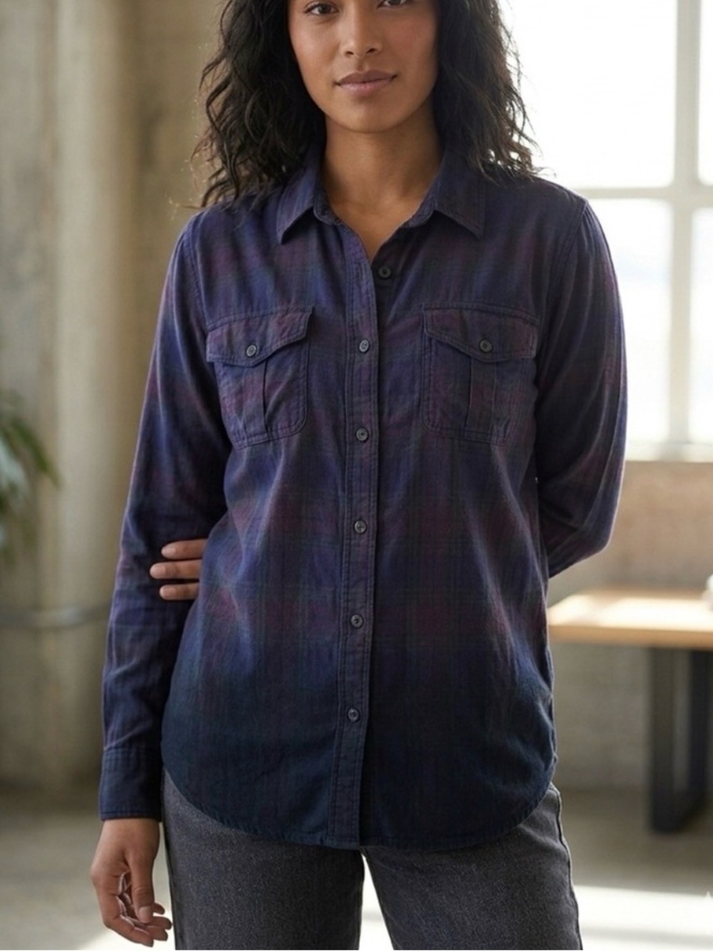 Silver Jeans Women’s Plaid Shirt in Navy and Plum Sz Large